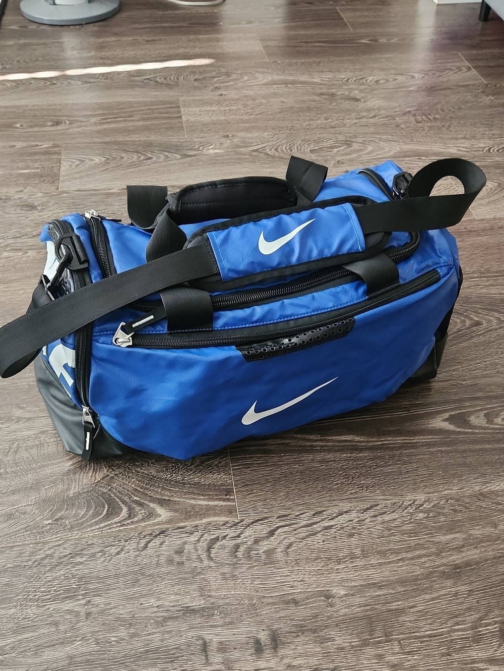 Nike Duffle -Gym- Overnight- Travel Bag with Adjustable Straps